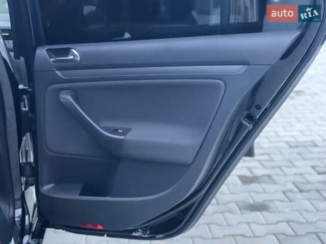 Черный Фольксваген Гольф, объемом двигателя 1.39 л и пробегом 233 тыс. км за 5400 $, фото 16 на Automoto.ua