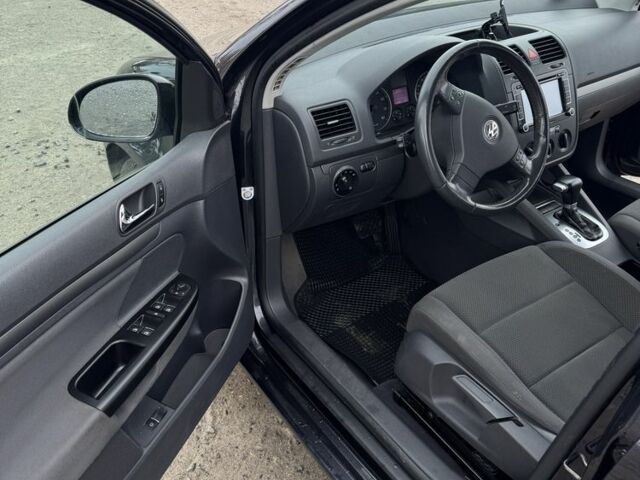 Чорний Фольксваген Гольф, об'ємом двигуна 1.6 л та пробігом 200 тис. км за 5600 $, фото 16 на Automoto.ua