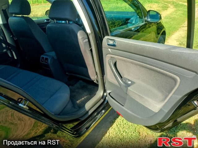 Черный Фольксваген Гольф, объемом двигателя 1.4 л и пробегом 230 тыс. км за 5450 $, фото 11 на Automoto.ua