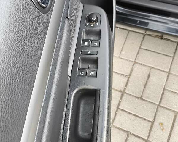 Фольксваген Гольф 2004 в Сторожинце на Automoto.ua Черный Фольксваген Гольф, объемом двигателя 1.6 л и пробегом 307 тыс. км за 5850 $, фото 15 на Automoto.ua