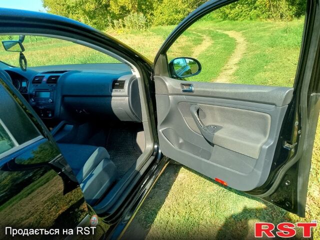 Черный Фольксваген Гольф, объемом двигателя 1.4 л и пробегом 230 тыс. км за 5450 $, фото 9 на Automoto.ua