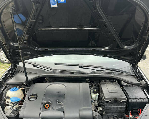 Черный Фольксваген Гольф, объемом двигателя 1.6 л и пробегом 211 тыс. км за 5400 $, фото 33 на Automoto.ua