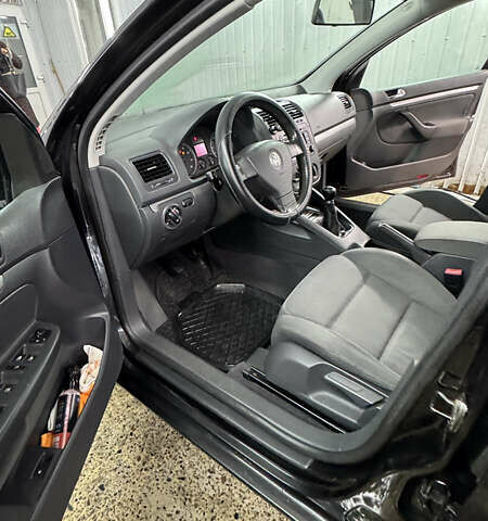 Черный Фольксваген Гольф, объемом двигателя 1.6 л и пробегом 193 тыс. км за 5150 $, фото 16 на Automoto.ua