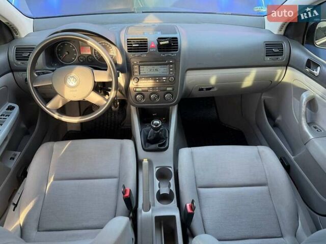 Черный Фольксваген Гольф, объемом двигателя 1.6 л и пробегом 162 тыс. км за 6199 $, фото 8 на Automoto.ua