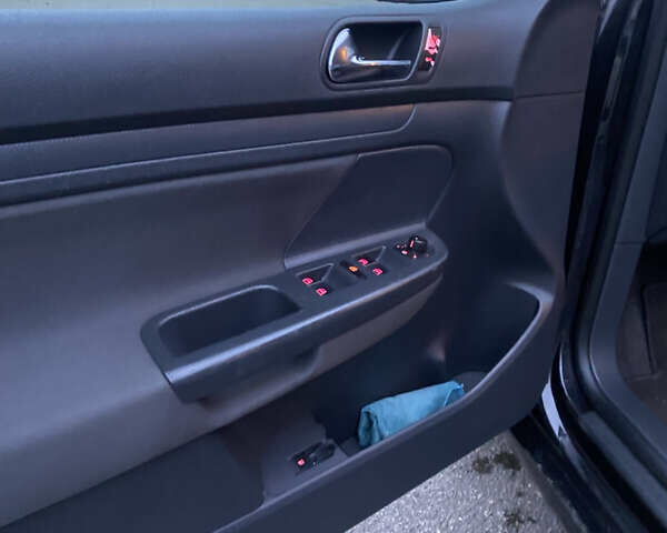 Чорний Фольксваген Гольф, об'ємом двигуна 1.6 л та пробігом 198 тис. км за 5200 $, фото 5 на Automoto.ua