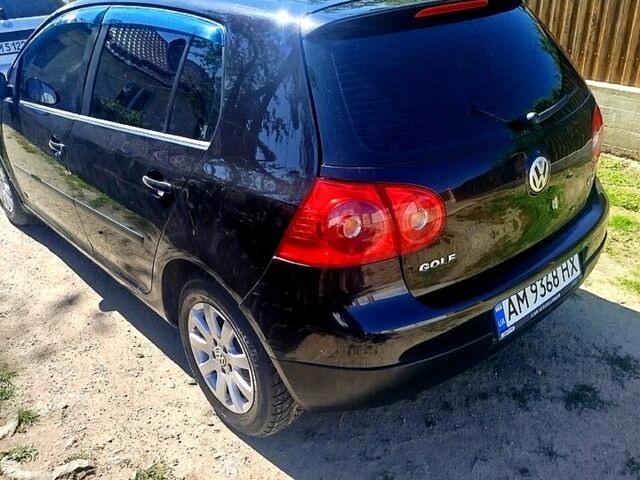 Черный Фольксваген Гольф, объемом двигателя 1.6 л и пробегом 239 тыс. км за 3800 $, фото 1 на Automoto.ua