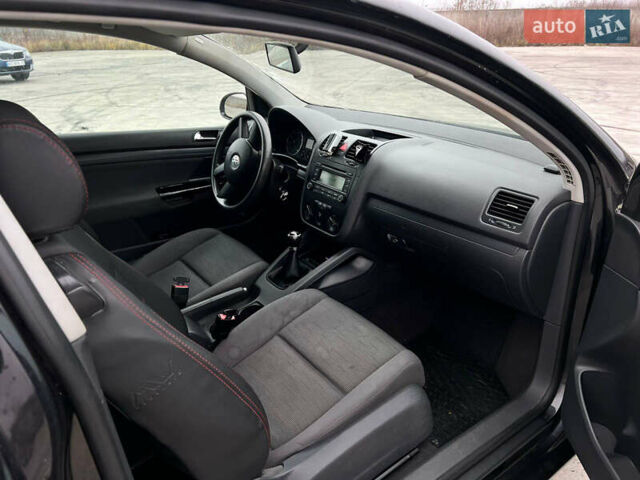 Черный Фольксваген Гольф, объемом двигателя 1.39 л и пробегом 205 тыс. км за 3400 $, фото 5 на Automoto.ua