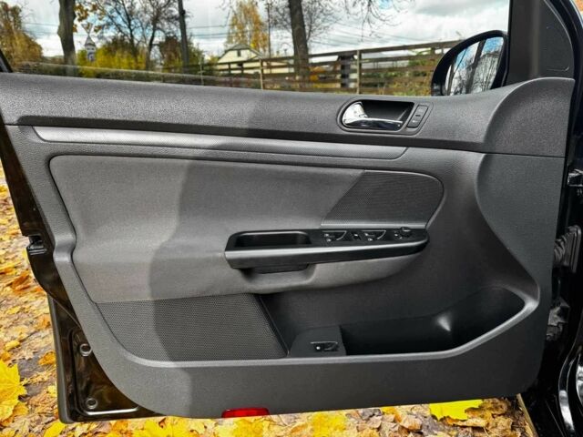 Черный Фольксваген Гольф, объемом двигателя 1.4 л и пробегом 214 тыс. км за 5490 $, фото 10 на Automoto.ua