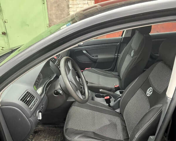 Черный Фольксваген Гольф, объемом двигателя 1.39 л и пробегом 252 тыс. км за 4200 $, фото 5 на Automoto.ua