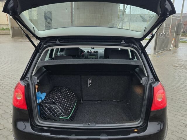 Черный Фольксваген Гольф, объемом двигателя 1.4 л и пробегом 220 тыс. км за 5600 $, фото 1 на Automoto.ua