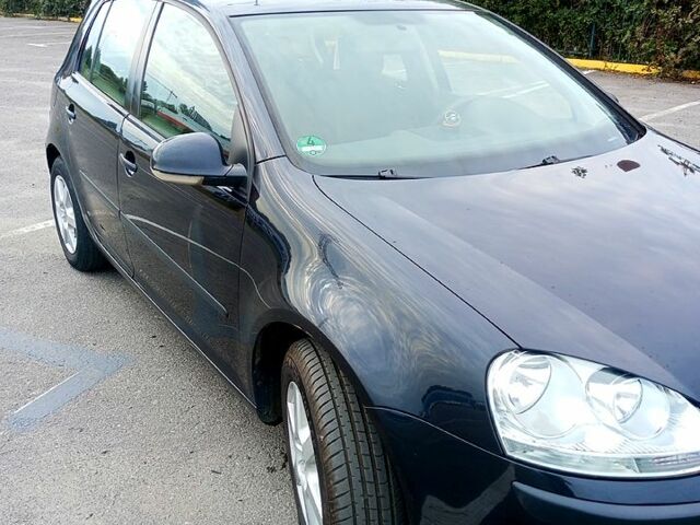 Черный Фольксваген Гольф, объемом двигателя 1.4 л и пробегом 250 тыс. км за 5000 $, фото 1 на Automoto.ua