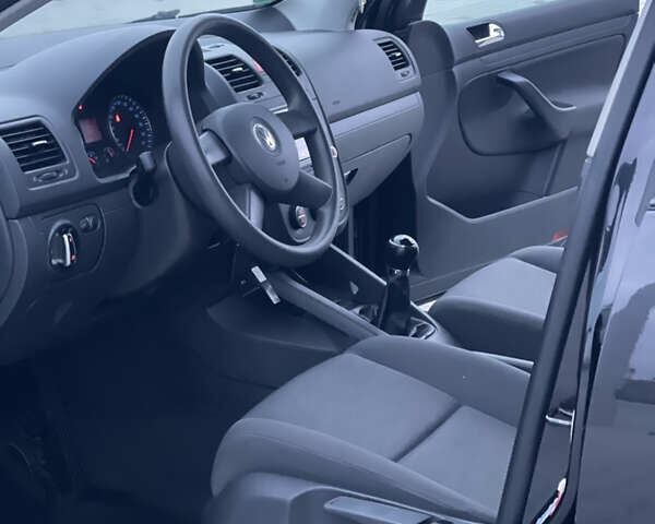 Черный Фольксваген Гольф, объемом двигателя 1.39 л и пробегом 233 тыс. км за 5400 $, фото 9 на Automoto.ua