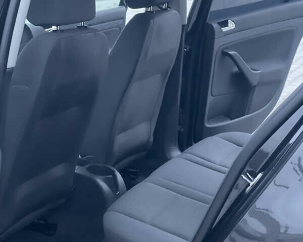 Черный Фольксваген Гольф, объемом двигателя 1.39 л и пробегом 233 тыс. км за 5400 $, фото 13 на Automoto.ua