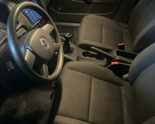 Черный Фольксваген Гольф, объемом двигателя 1.6 л и пробегом 212 тыс. км за 5400 $, фото 4 на Automoto.ua