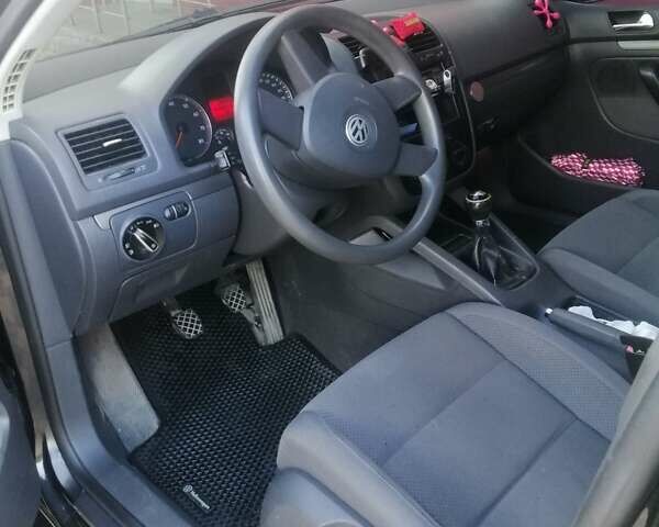 Черный Фольксваген Гольф, объемом двигателя 1.39 л и пробегом 230 тыс. км за 4600 $, фото 7 на Automoto.ua