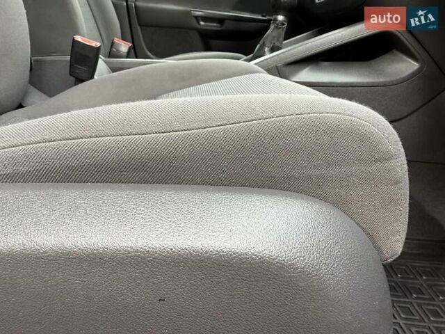 Черный Фольксваген Гольф, объемом двигателя 1.97 л и пробегом 418 тыс. км за 4650 $, фото 41 на Automoto.ua