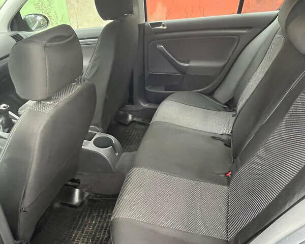 Черный Фольксваген Гольф, объемом двигателя 1.39 л и пробегом 252 тыс. км за 4200 $, фото 6 на Automoto.ua