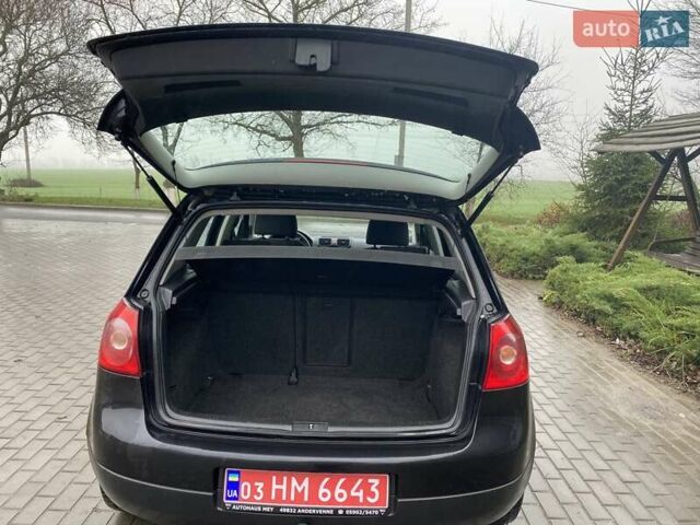 Черный Фольксваген Гольф, объемом двигателя 1.6 л и пробегом 220 тыс. км за 5099 $, фото 22 на Automoto.ua