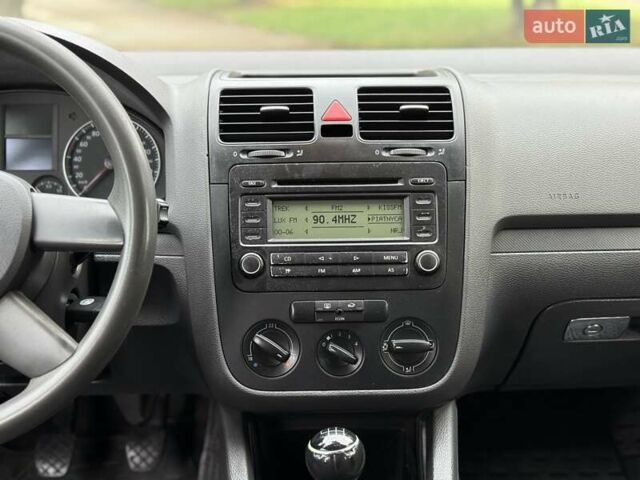 Черный Фольксваген Гольф, объемом двигателя 1.97 л и пробегом 418 тыс. км за 4650 $, фото 46 на Automoto.ua