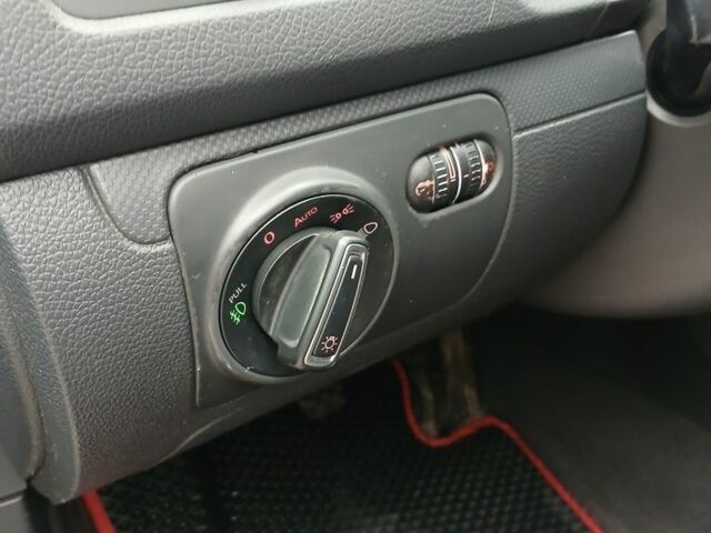 Черный Фольксваген Гольф, объемом двигателя 1.4 л и пробегом 290 тыс. км за 4500 $, фото 9 на Automoto.ua