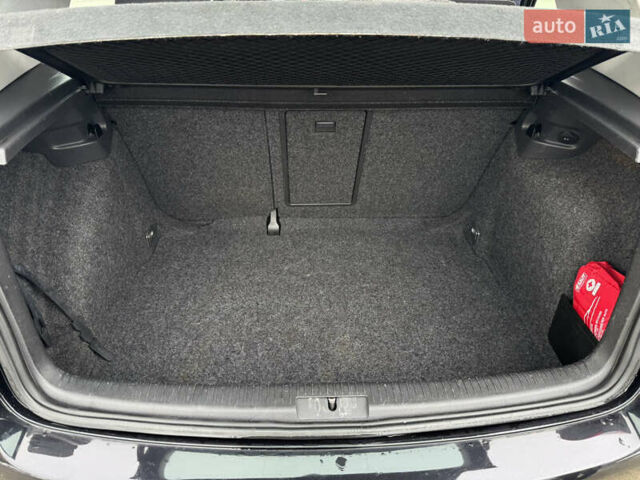 Черный Фольксваген Гольф, объемом двигателя 1.6 л и пробегом 200 тыс. км за 5600 $, фото 14 на Automoto.ua