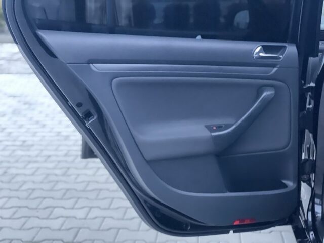 Черный Фольксваген Гольф, объемом двигателя 1.4 л и пробегом 234 тыс. км за 5400 $, фото 14 на Automoto.ua