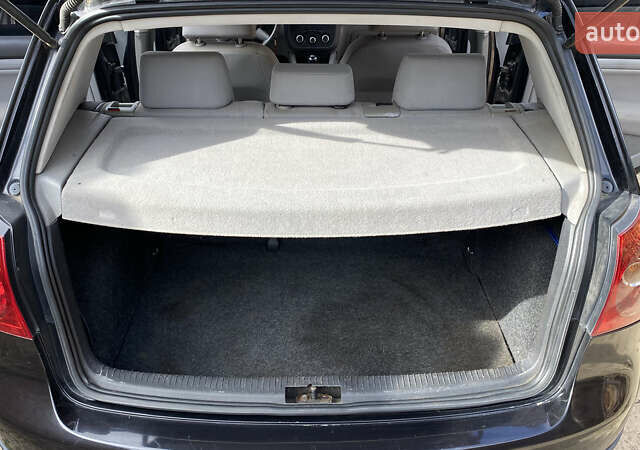 Черный Фольксваген Гольф, объемом двигателя 1.6 л и пробегом 245 тыс. км за 5400 $, фото 18 на Automoto.ua