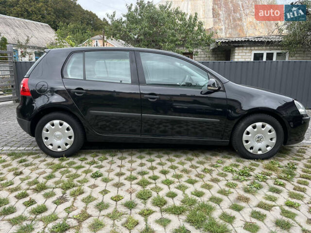 Черный Фольксваген Гольф, объемом двигателя 1.6 л и пробегом 211 тыс. км за 5400 $, фото 6 на Automoto.ua