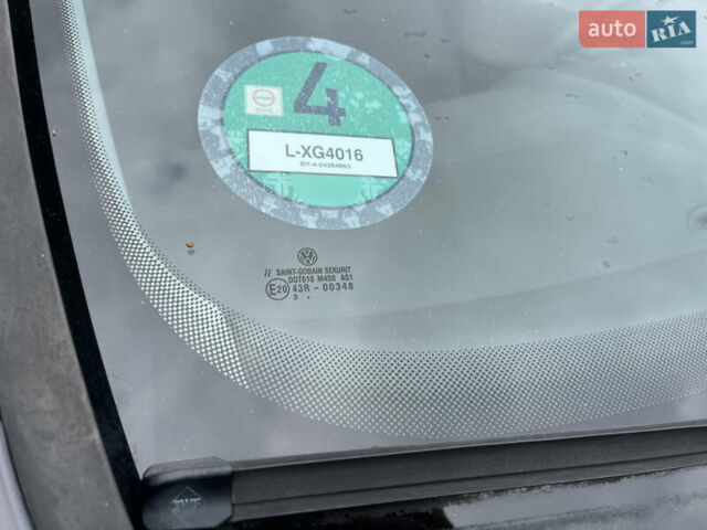 Черный Фольксваген Гольф, объемом двигателя 1.6 л и пробегом 211 тыс. км за 5400 $, фото 15 на Automoto.ua