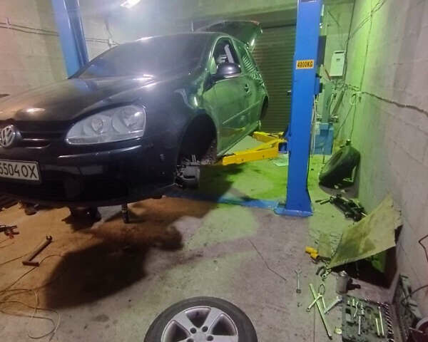 Черный Фольксваген Гольф, объемом двигателя 1.6 л и пробегом 245 тыс. км за 5400 $, фото 25 на Automoto.ua