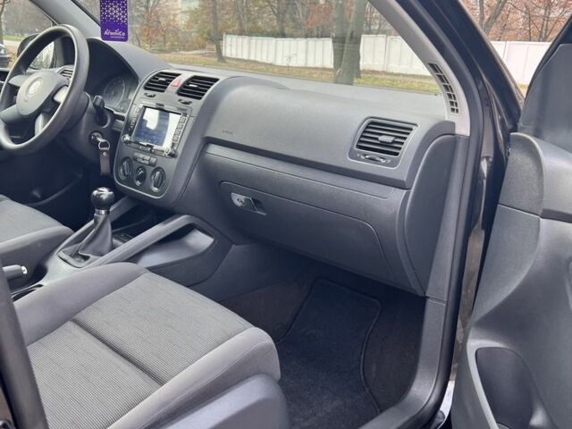 Черный Фольксваген Гольф, объемом двигателя 1.4 л и пробегом 224 тыс. км за 5150 $, фото 8 на Automoto.ua