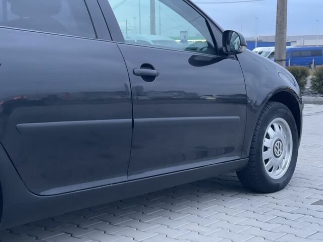 Черный Фольксваген Гольф, объемом двигателя 1.4 л и пробегом 234 тыс. км за 5400 $, фото 8 на Automoto.ua