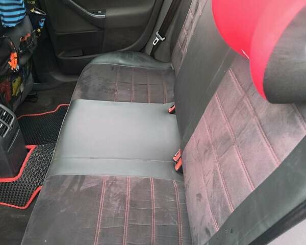 Черный Фольксваген Гольф, объемом двигателя 1.6 л и пробегом 200 тыс. км за 4600 $, фото 7 на Automoto.ua