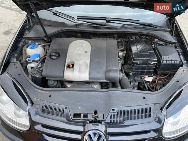 Черный Фольксваген Гольф, объемом двигателя 1.6 л и пробегом 245 тыс. км за 5400 $, фото 27 на Automoto.ua