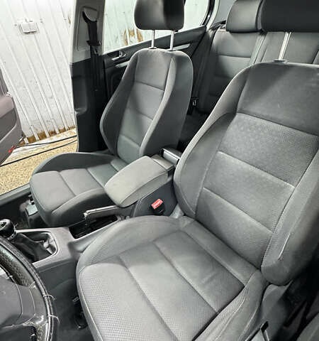 Черный Фольксваген Гольф, объемом двигателя 1.6 л и пробегом 193 тыс. км за 5150 $, фото 17 на Automoto.ua