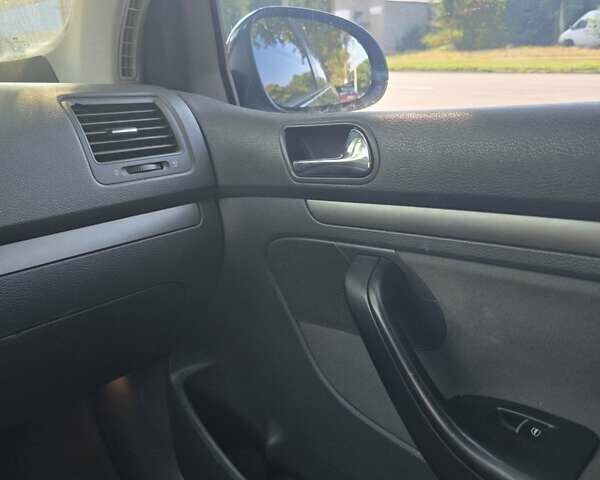 Черный Фольксваген Гольф, объемом двигателя 1.9 л и пробегом 302 тыс. км за 6000 $, фото 8 на Automoto.ua