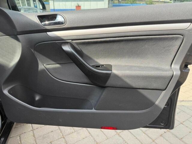 Черный Фольксваген Гольф, объемом двигателя 1.9 л и пробегом 389 тыс. км за 4190 $, фото 14 на Automoto.ua