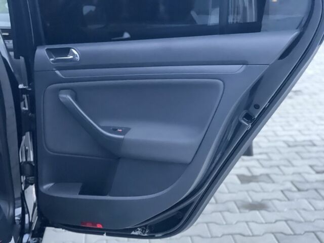 Черный Фольксваген Гольф, объемом двигателя 1.4 л и пробегом 234 тыс. км за 5400 $, фото 16 на Automoto.ua