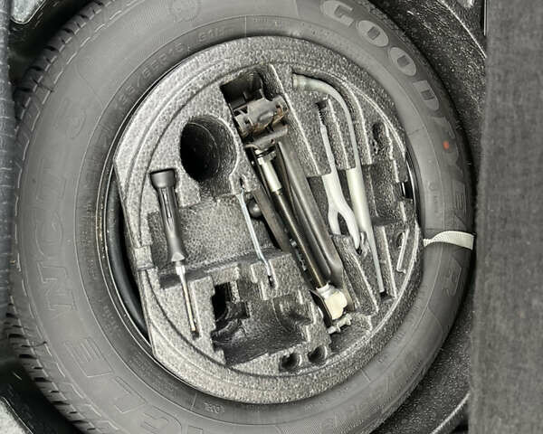 Черный Фольксваген Гольф, объемом двигателя 1.6 л и пробегом 211 тыс. км за 5400 $, фото 35 на Automoto.ua