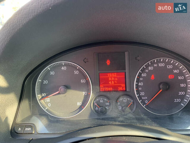 Черный Фольксваген Гольф, объемом двигателя 1.4 л и пробегом 231 тыс. км за 5200 $, фото 9 на Automoto.ua