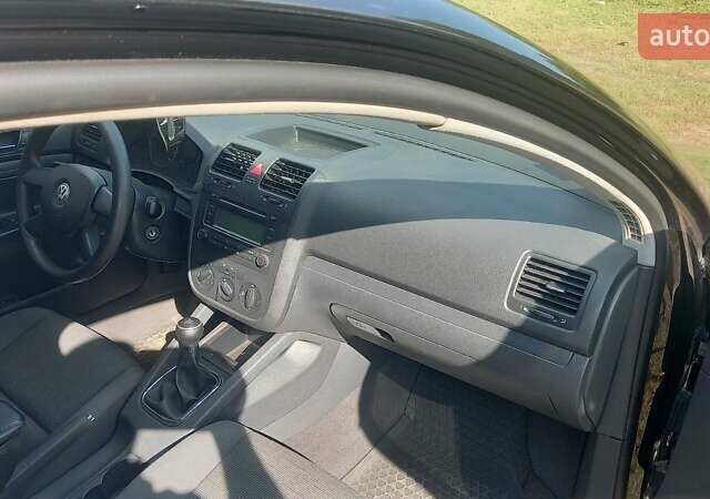 Черный Фольксваген Гольф, объемом двигателя 1.39 л и пробегом 230 тыс. км за 5005 $, фото 3 на Automoto.ua