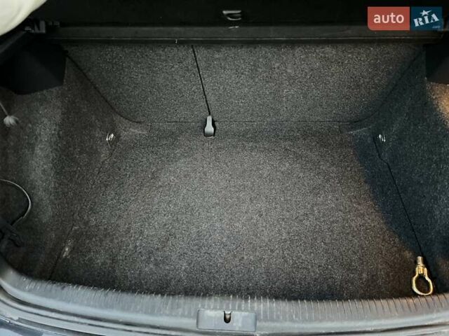 Черный Фольксваген Гольф, объемом двигателя 1.6 л и пробегом 226 тыс. км за 5200 $, фото 11 на Automoto.ua