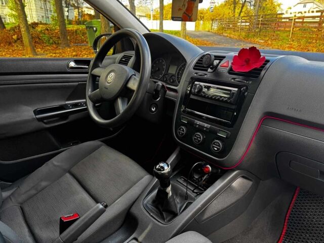 Черный Фольксваген Гольф, объемом двигателя 1.4 л и пробегом 214 тыс. км за 5490 $, фото 26 на Automoto.ua