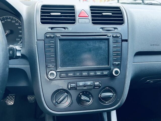 Чорний Фольксваген Гольф, об'ємом двигуна 1.4 л та пробігом 250 тис. км за 5600 $, фото 8 на Automoto.ua