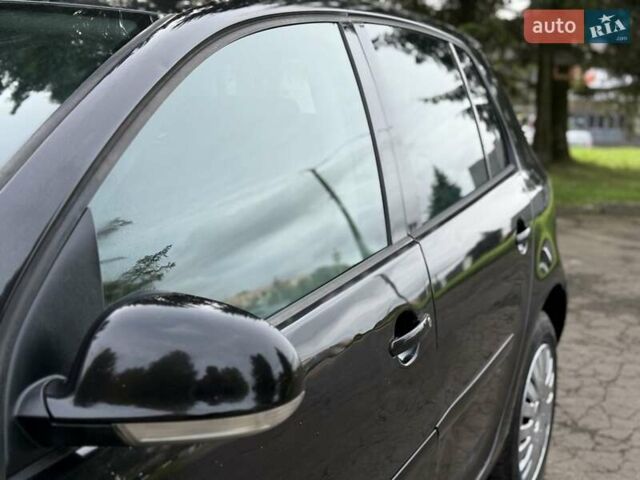 Черный Фольксваген Гольф, объемом двигателя 1.97 л и пробегом 418 тыс. км за 4650 $, фото 6 на Automoto.ua