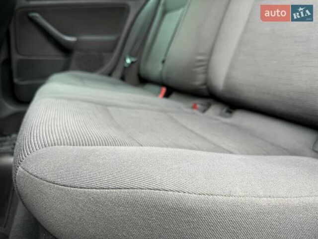 Черный Фольксваген Гольф, объемом двигателя 1.97 л и пробегом 418 тыс. км за 4650 $, фото 32 на Automoto.ua