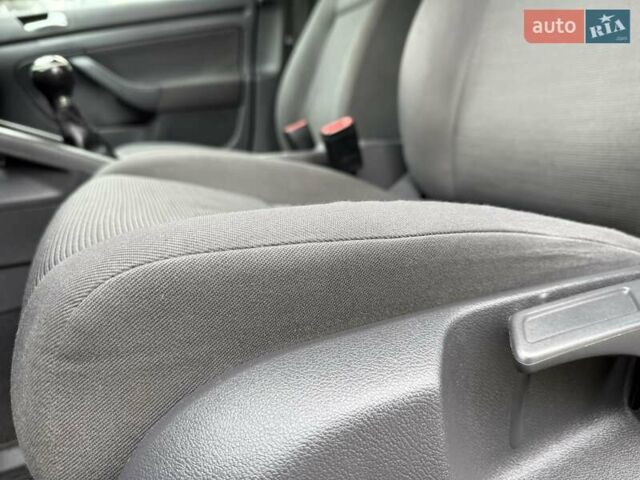 Черный Фольксваген Гольф, объемом двигателя 1.97 л и пробегом 418 тыс. км за 4650 $, фото 26 на Automoto.ua