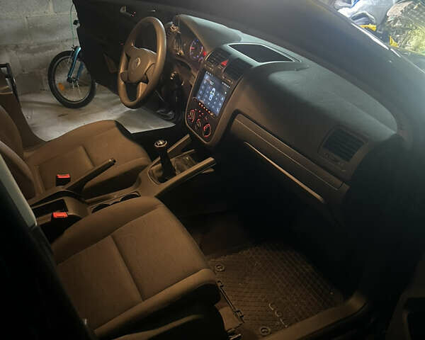 Черный Фольксваген Гольф, объемом двигателя 1.6 л и пробегом 212 тыс. км за 5400 $, фото 2 на Automoto.ua