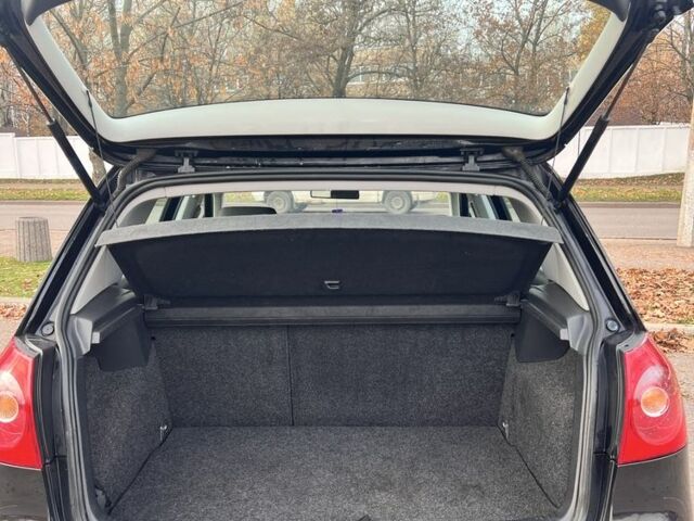 Черный Фольксваген Гольф, объемом двигателя 1.4 л и пробегом 224 тыс. км за 5150 $, фото 7 на Automoto.ua