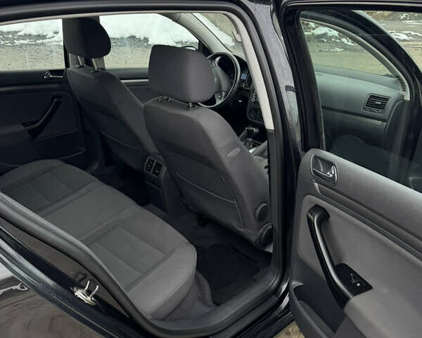 Черный Фольксваген Гольф, объемом двигателя 1.6 л и пробегом 200 тыс. км за 5600 $, фото 11 на Automoto.ua